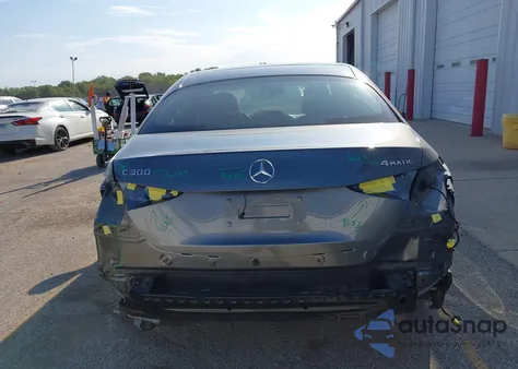 2024 Mercedes-Benz C 300 z USA, uszkodzony, nr VIN W1KAF4HB1RR172679